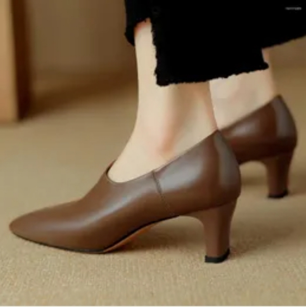 Chikos Womens Genuine Leather Brown Heel Shoes Size 5.5.